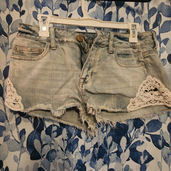American Eagle Outfitters Denim Lace Trim Women Shorts Size 6 - Picture 1 of 7